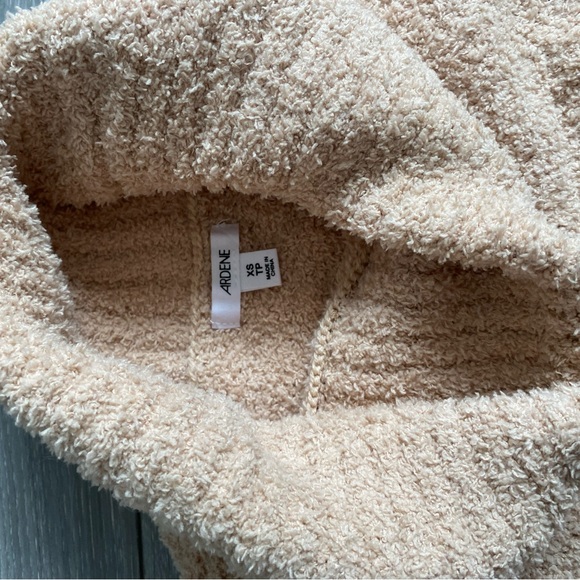 SOFT Tan Ardene Turtle Neck Sweater - Picture 2 of 2